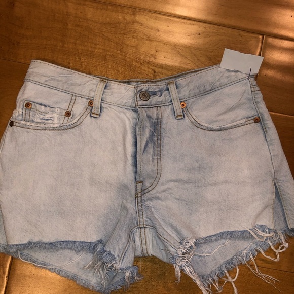 VINTAGE Levis light wash 501 shorts - Picture 5 of 6